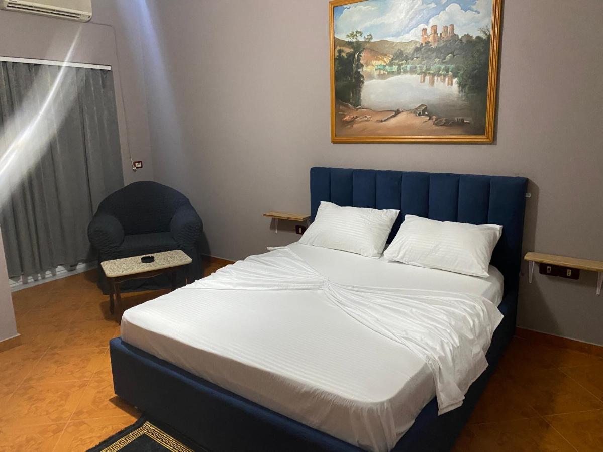 Hotel Belind Berat Luaran gambar