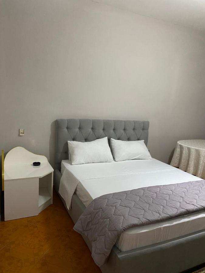 Hotel Belind Berat Luaran gambar