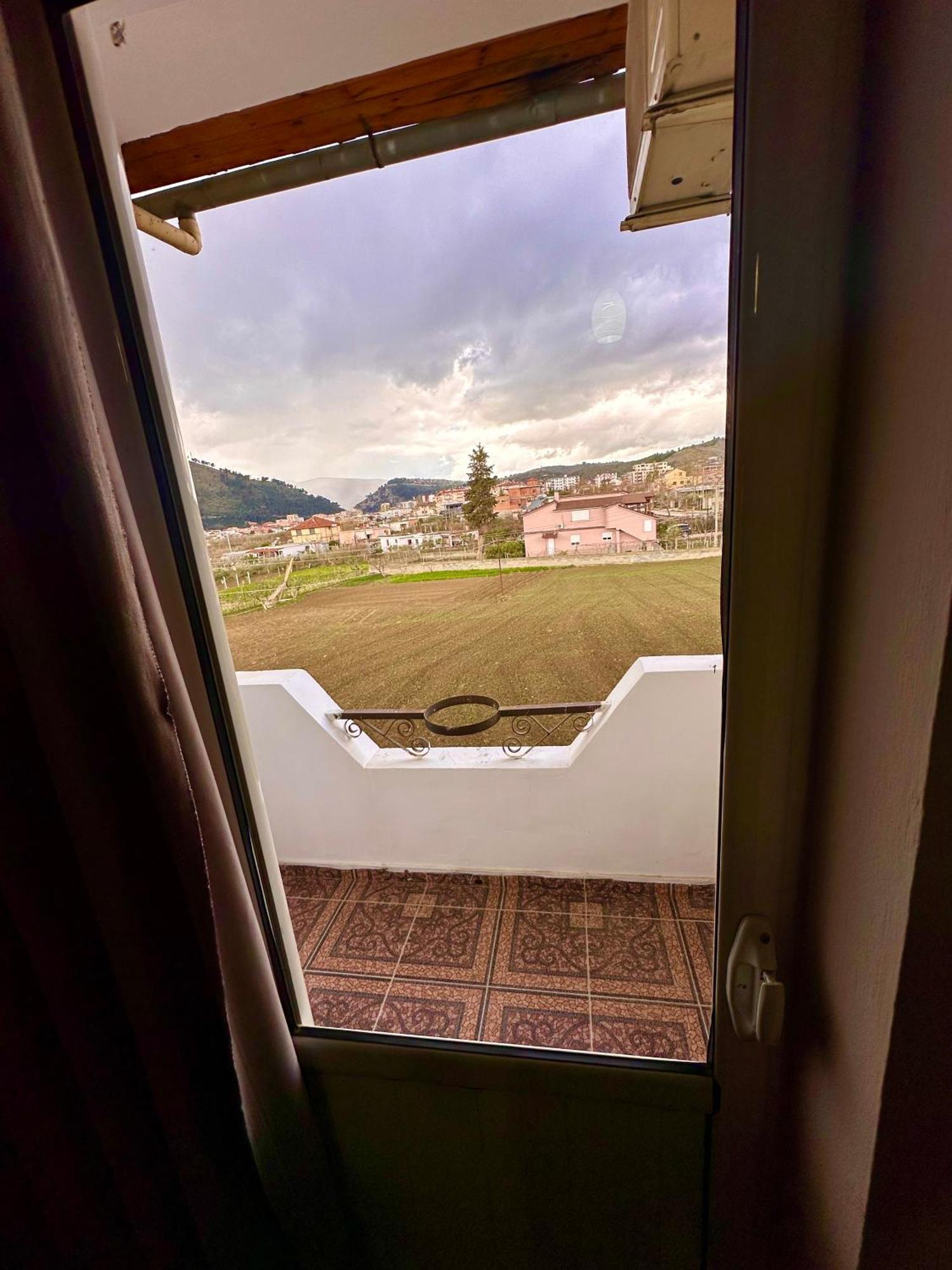 Hotel Belind Berat Luaran gambar