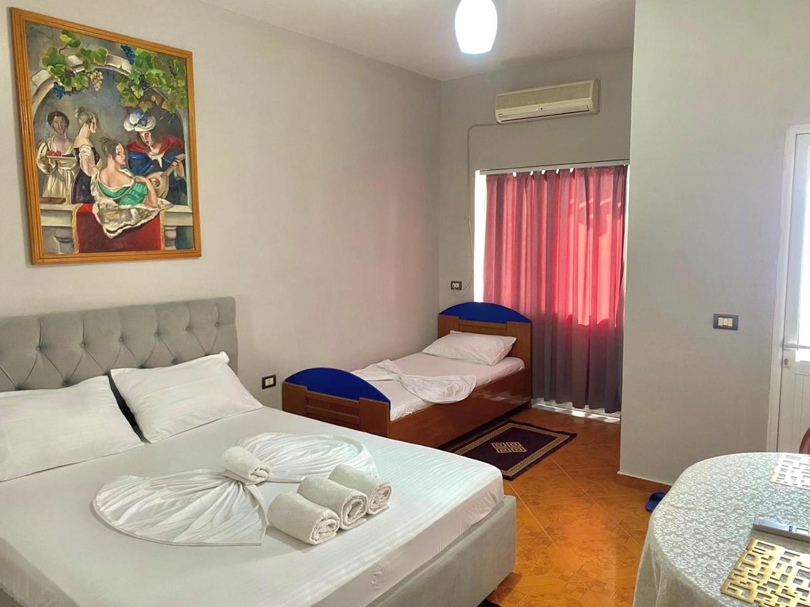 Hotel Belind Berat Luaran gambar